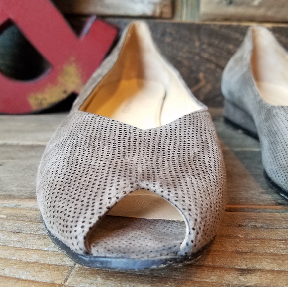 Elegant Bruno Magli Peep Toe Leather Slip On Shoes - Picture 13 of 16